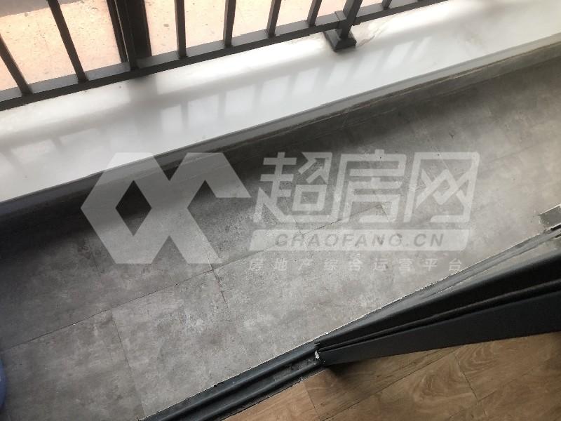 林上湾出租房阳台