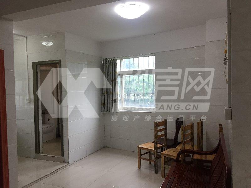 成业楼出租房卧室