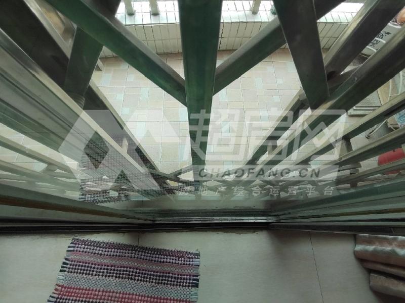 翠拥华庭出租房阳台