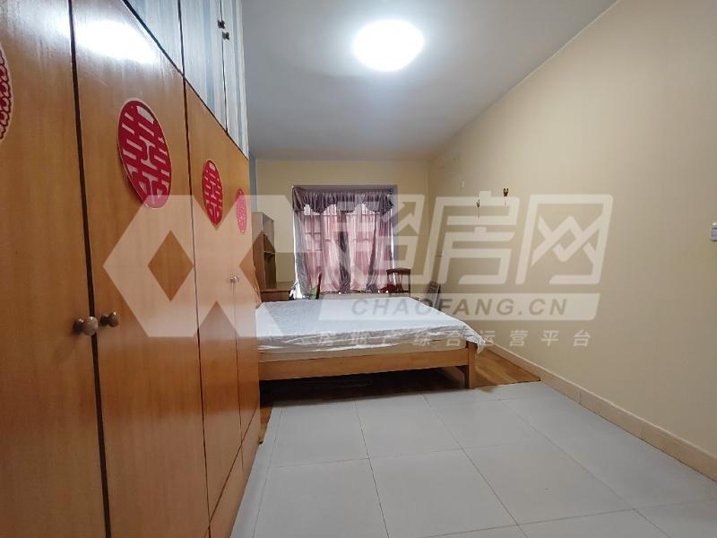 翠拥华庭出租房卧室