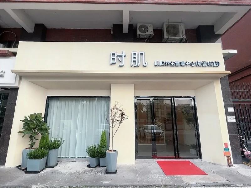 天品花园出租房客厅