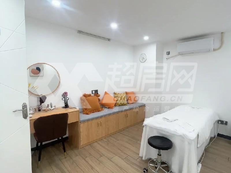 天品花园出租房阳台