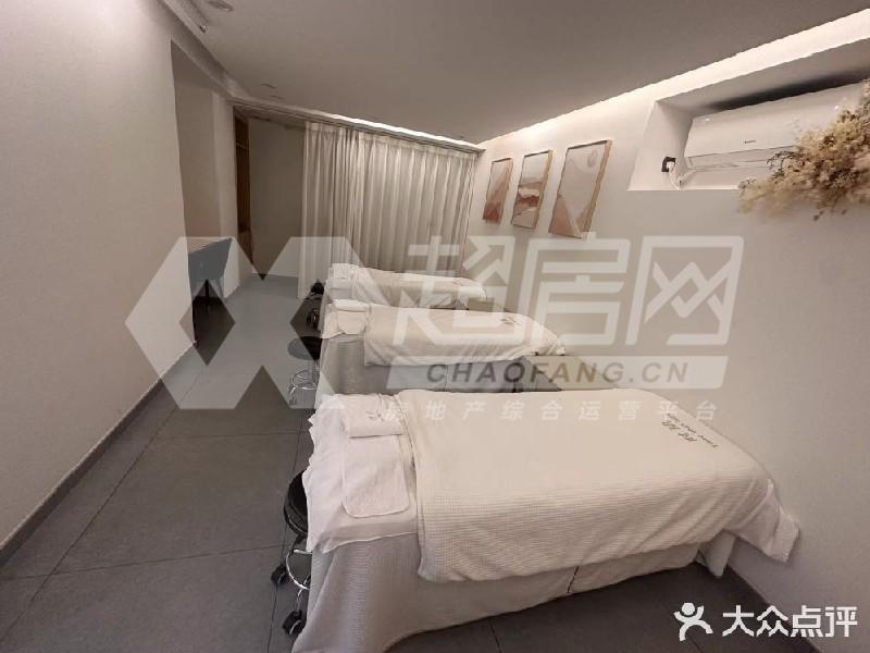 天品花园出租房客厅