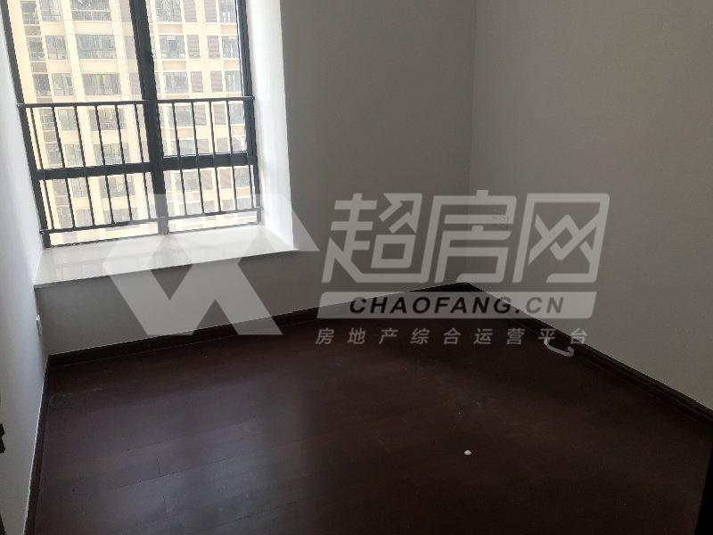 藏珑华府出租房卧室