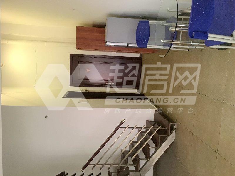 创富大厦出租房客厅