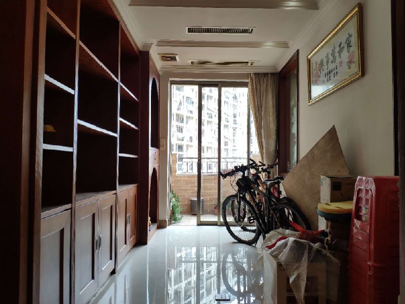 兰乔圣菲出租房书房