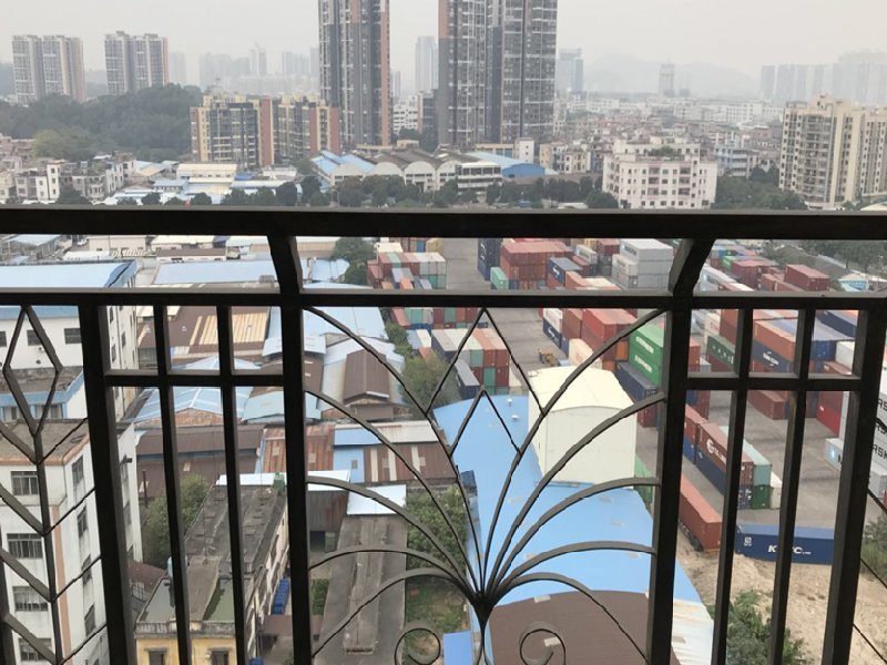 东圣维拉出租房阳台