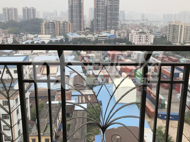 东圣维拉出租房阳台