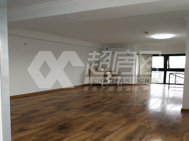 嘉德尚层出租房卧室