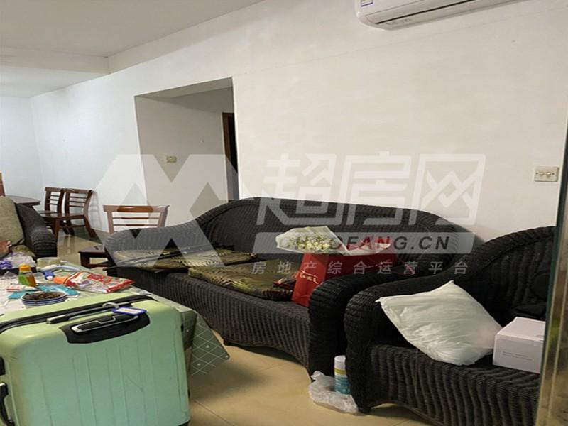 南源花园出租房客厅
