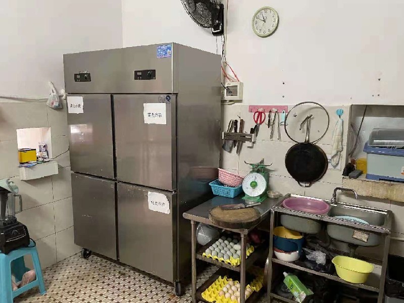 鸿图新村出租房卧室