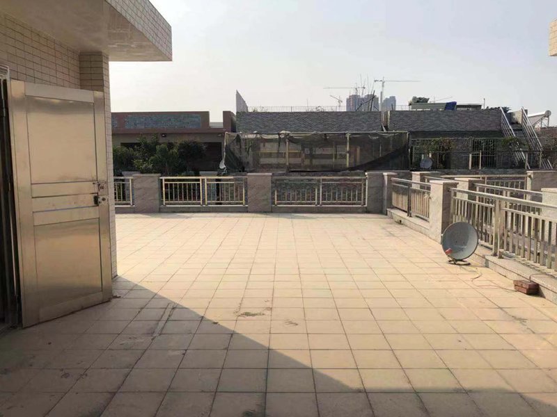 逢沙村委会出租房阳台