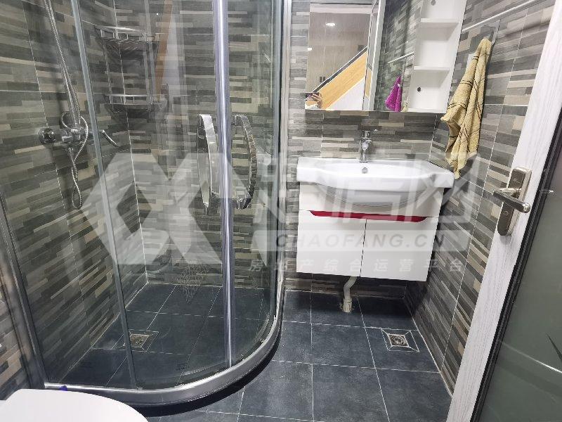绿地中心（商住楼）出租房书房