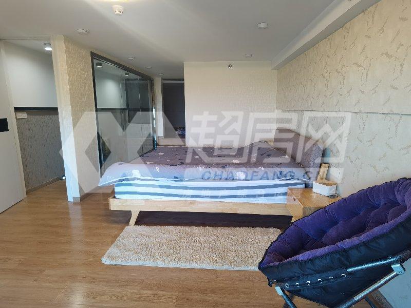 绿地中心（商住楼）出租房卧室