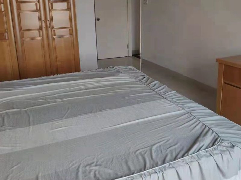 新城湾畔出租房卧室