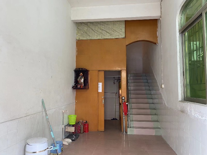 近良居委会出租房客厅