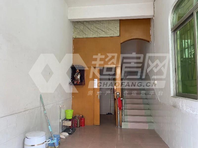 近良居委会出租房客厅