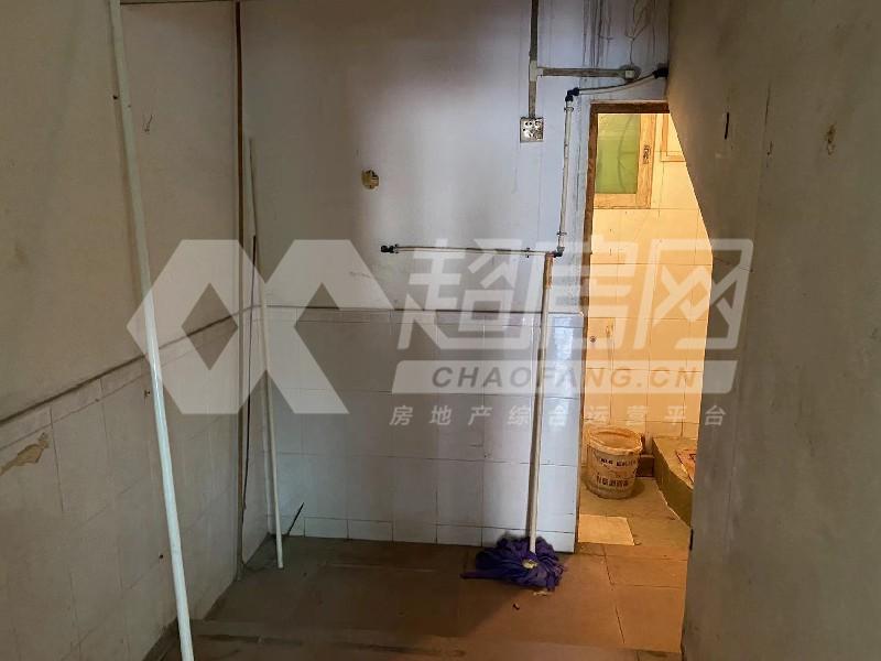 近良居委会出租房客厅