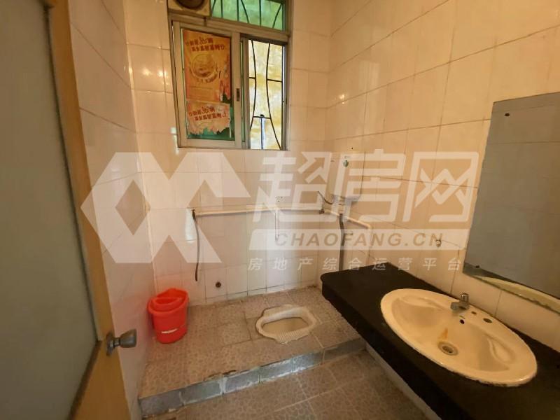 近良居委会出租房卧室