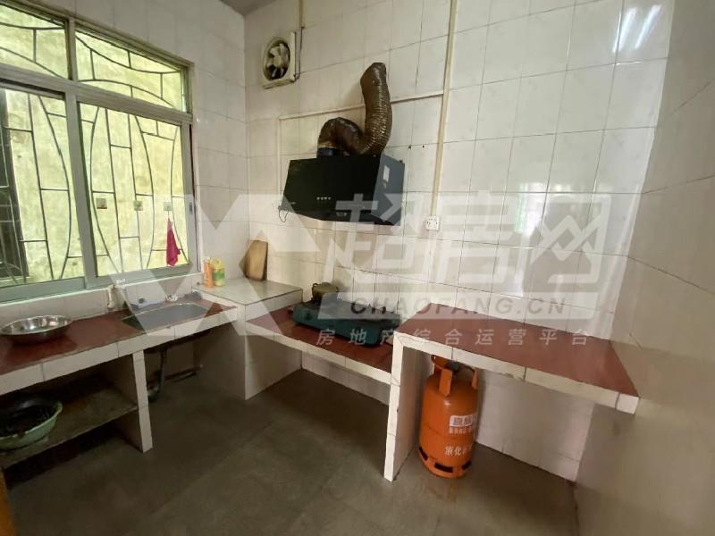 近良居委会出租房卧室