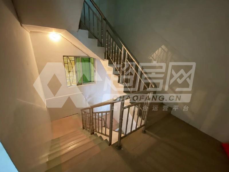 近良居委会出租房卧室