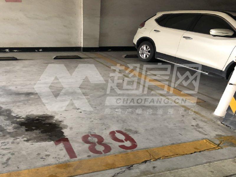 御翠豪苑出租房卧室