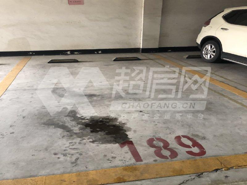 御翠豪苑出租房卧室