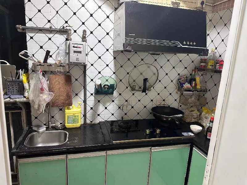 金碧豪苑出租房厨房及卫生间