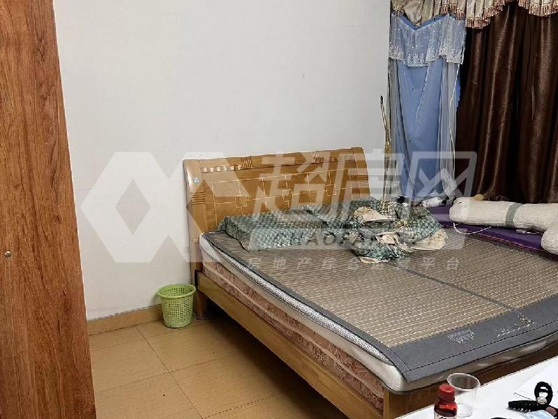 金碧豪苑出租房卧室