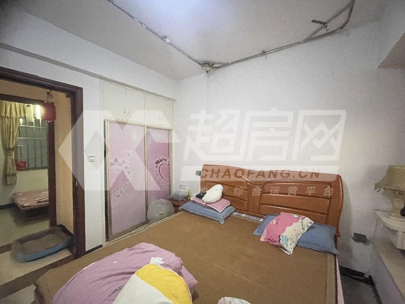 凯茵花园出租房卧室