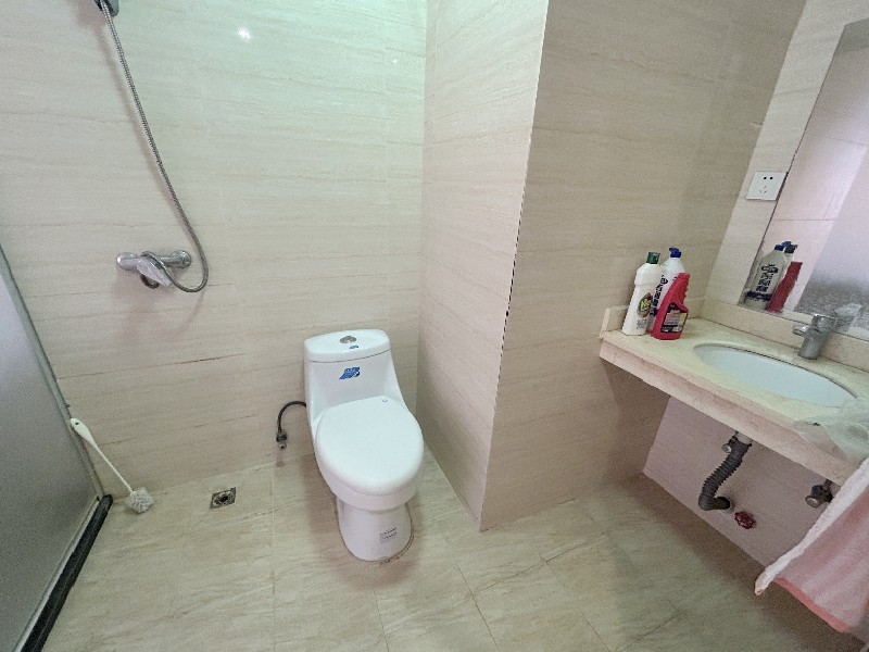 柏涛湾出租房厨房及卫生间