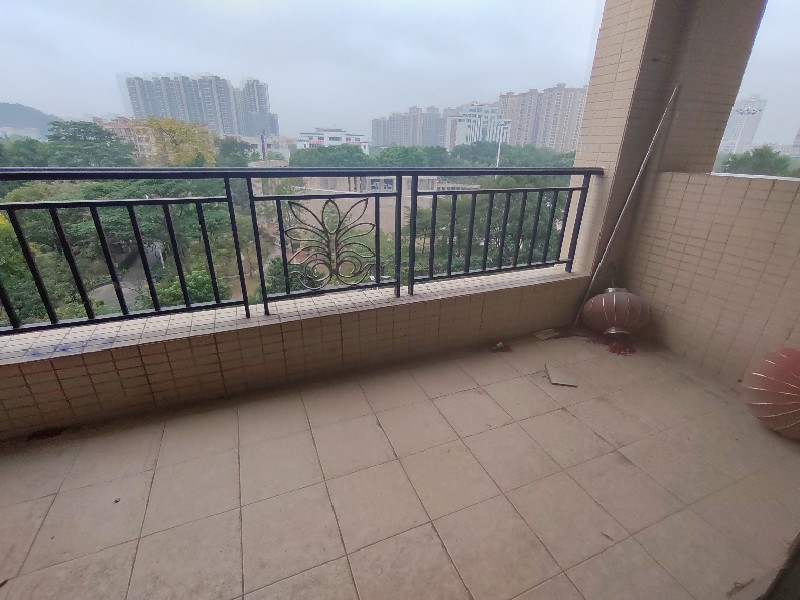 景汇名都出租房阳台