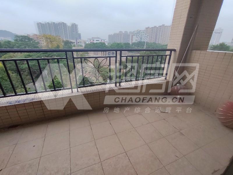 景汇名都出租房阳台