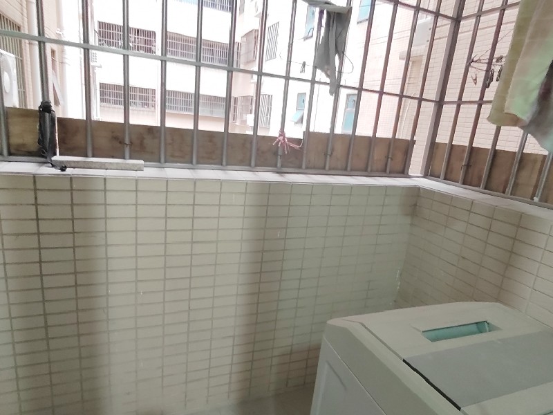 景汇名都出租房阳台