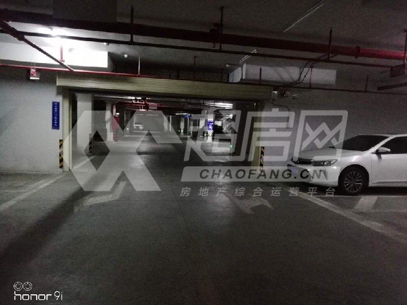 伦教保利中央公园出租房卧室