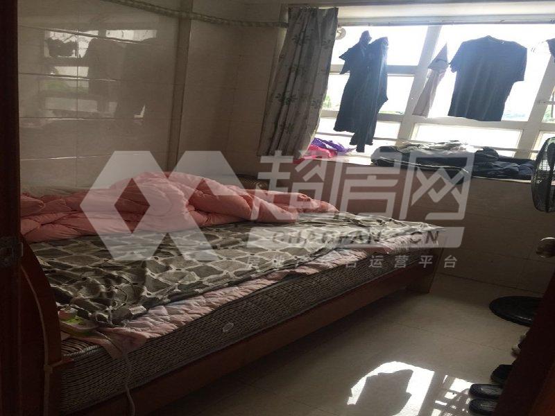 成业楼出租房卧室
