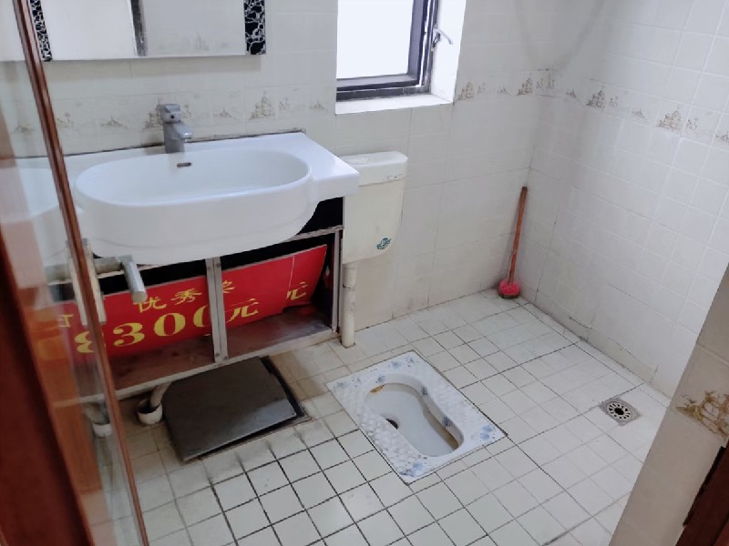 凯蓝名都出租房厨房及卫生间