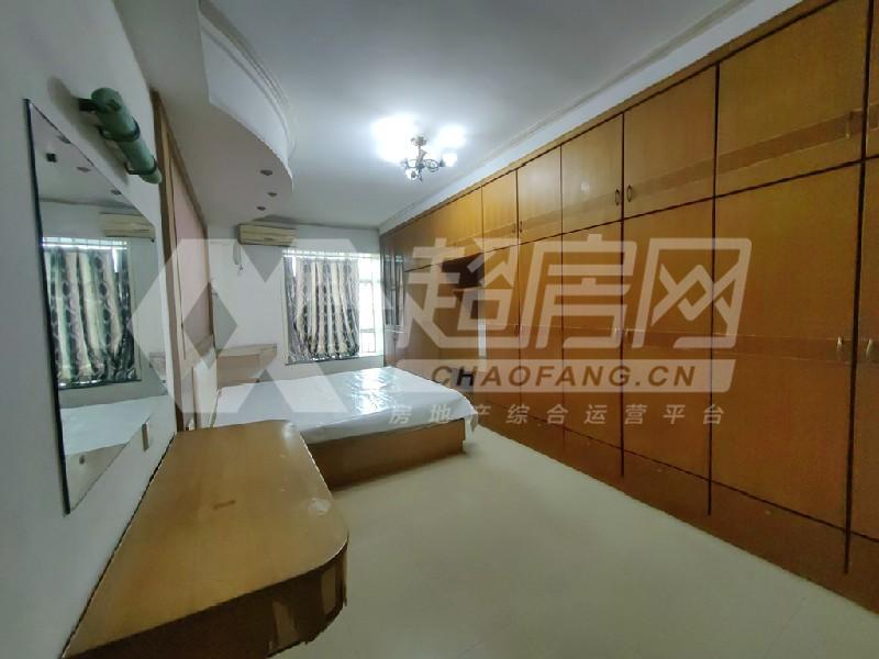 翠拥华庭出租房卧室