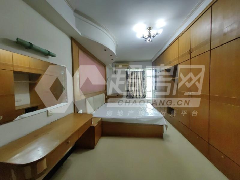 翠拥华庭出租房卧室