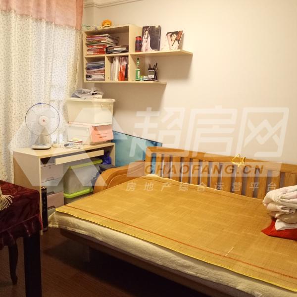 万科沁园出租房卧室