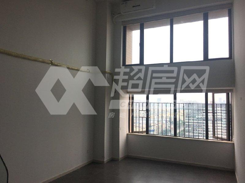 龙光尚街出租房书房