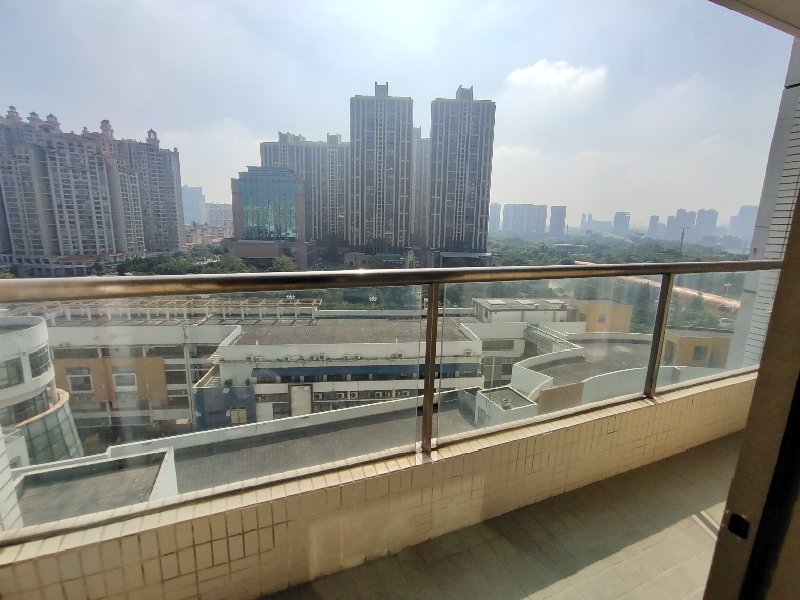 嘉仑台出租房阳台