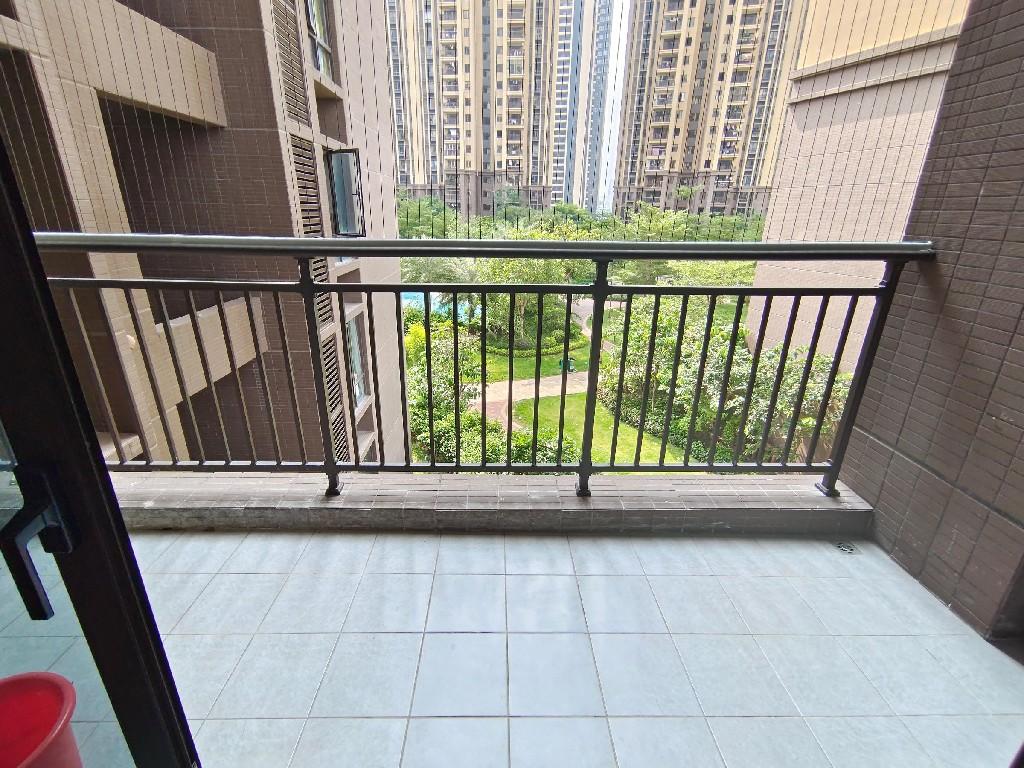 龙湖春江名城出租房阳台