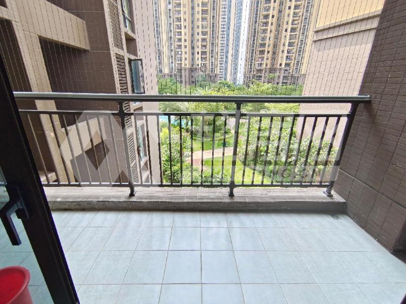 龙湖春江名城出租房阳台