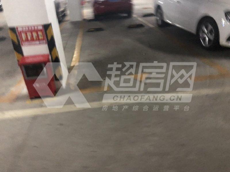 龙光尚街出租房客厅