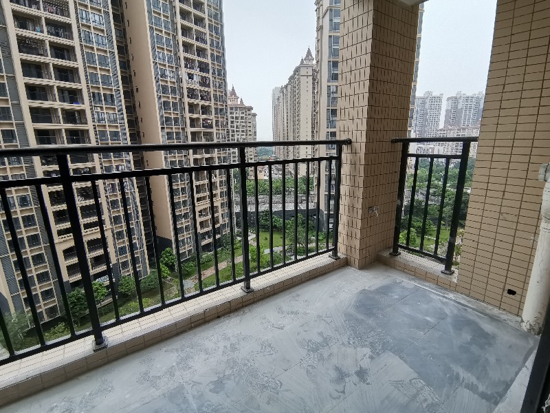 南湖花园出租房书房