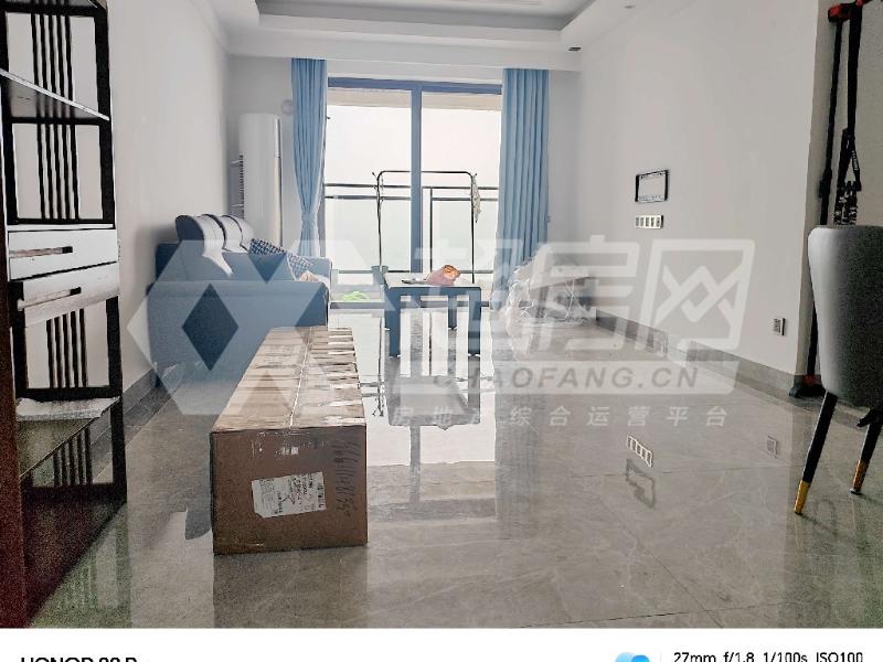 美的桂畔君兰（一期）出租房客厅