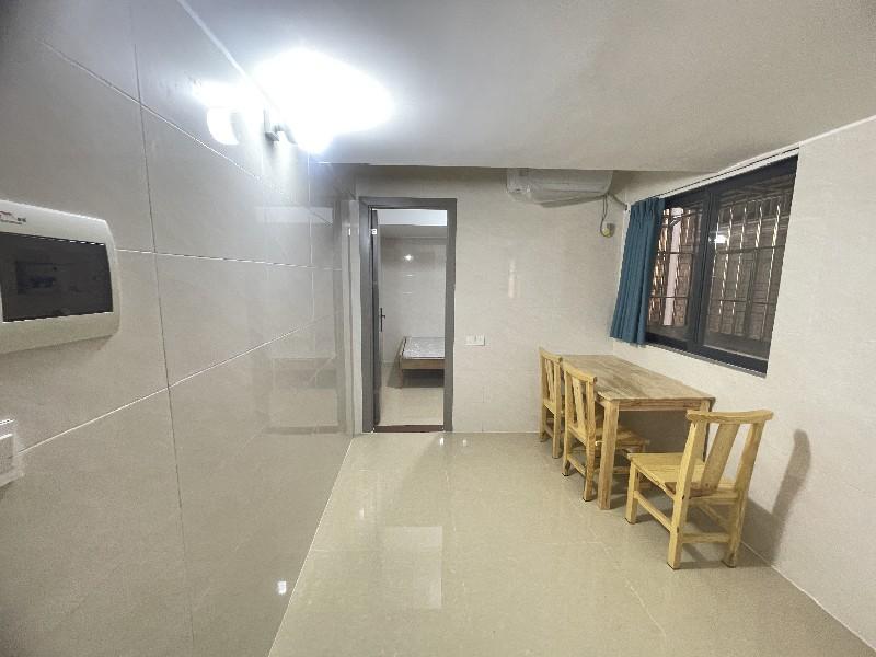 大晚居委会出租房客厅