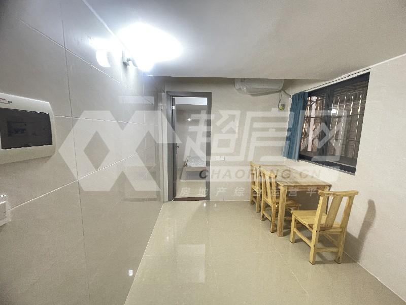 大晚居委会出租房客厅