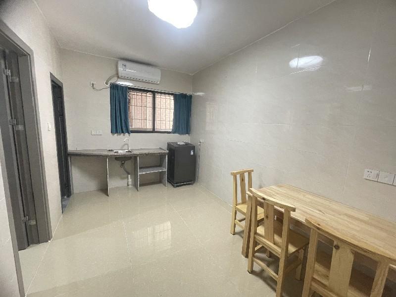 大晚居委会出租房客厅
